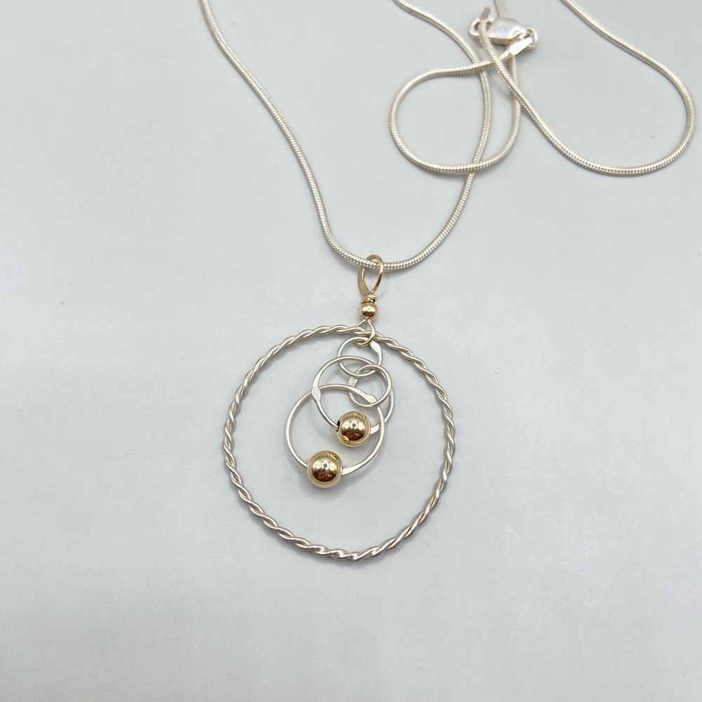 Two Tone Interlocking Circle Gold Bead Pendant Ne… - image 3